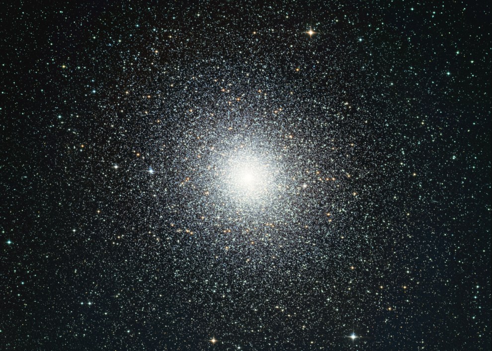 47-Tucanae_47-Tuc_NGC104_Globular-cluster-in-Tucana_@16K7-lt-yr-away_diamater-120-lt-yr_Dieter-Willasch(Astro-Cabinet)_990w