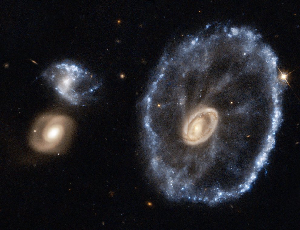 Cartwheel Galaxy a lenticular about 500 Meg ly away in the constillation Sculptor HST - Kirk Borne (STSci) & NASA_900w