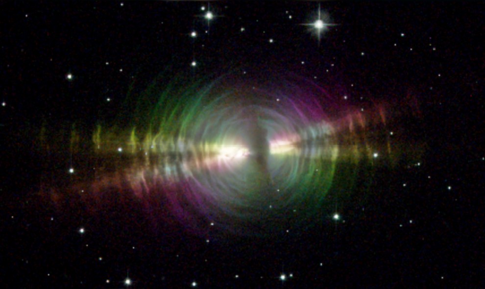 Egg (planetary) Nebula dust layers extending over one-tenth ly in an onionskin structure around star_HST in polerised light 03-04-2003_Rainbow image of Egg Nebula