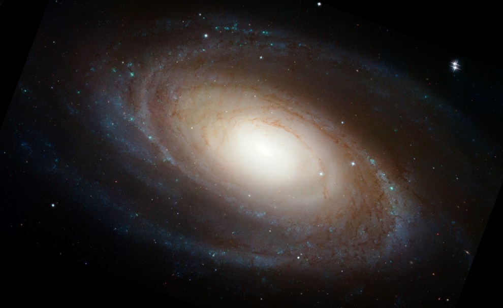 M81_Spiral Galaxy_hs-2007-19-a_2_990w