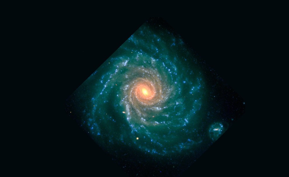 NGC1232_intermediate-spiral+NGC1232A-tiny-satellite-in-Eridanus-(The-River)_ESOU(360nm),B(420nm),R(600nm)_1998_5_990w
