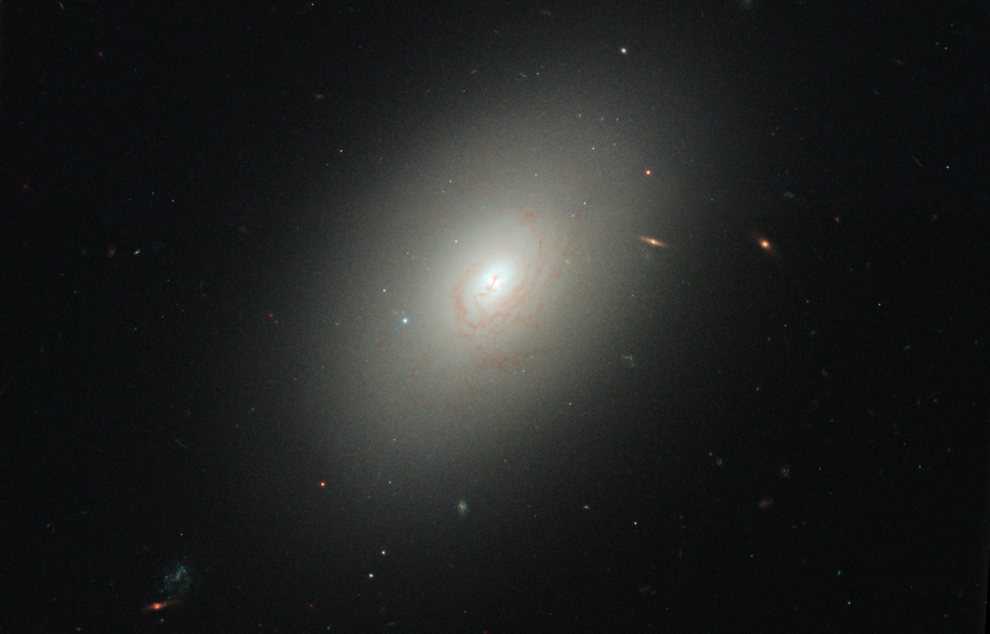 NGC4150_elliptical-Galaxy_hs-2010-38-b_990w