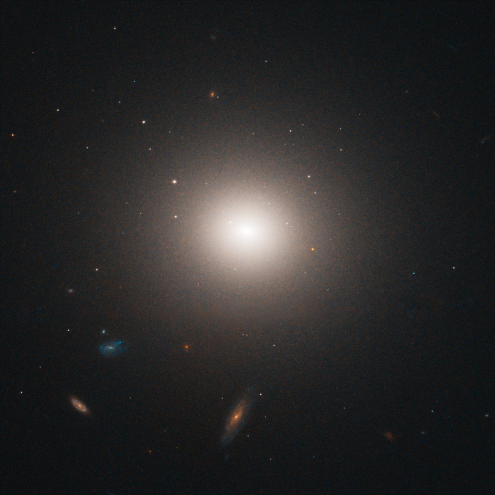 NGC4458 an eliptical galaxy of the Virgo Cluster_HST-2008_hs-2008-30-c_990w