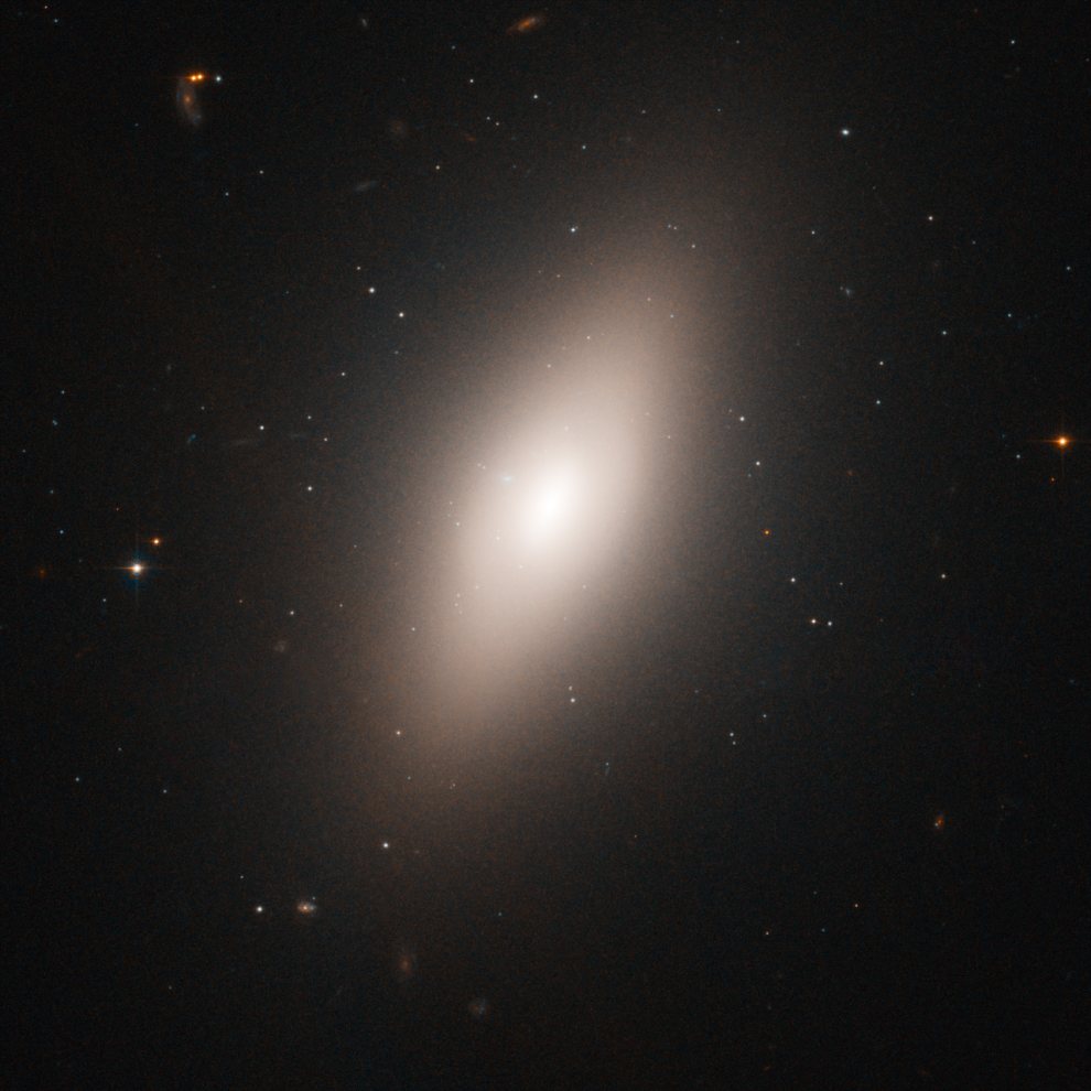 NGC4660 an eliptical galaxy of the Virgo Cluster_HST-2008_hs-2008-30-b_990w