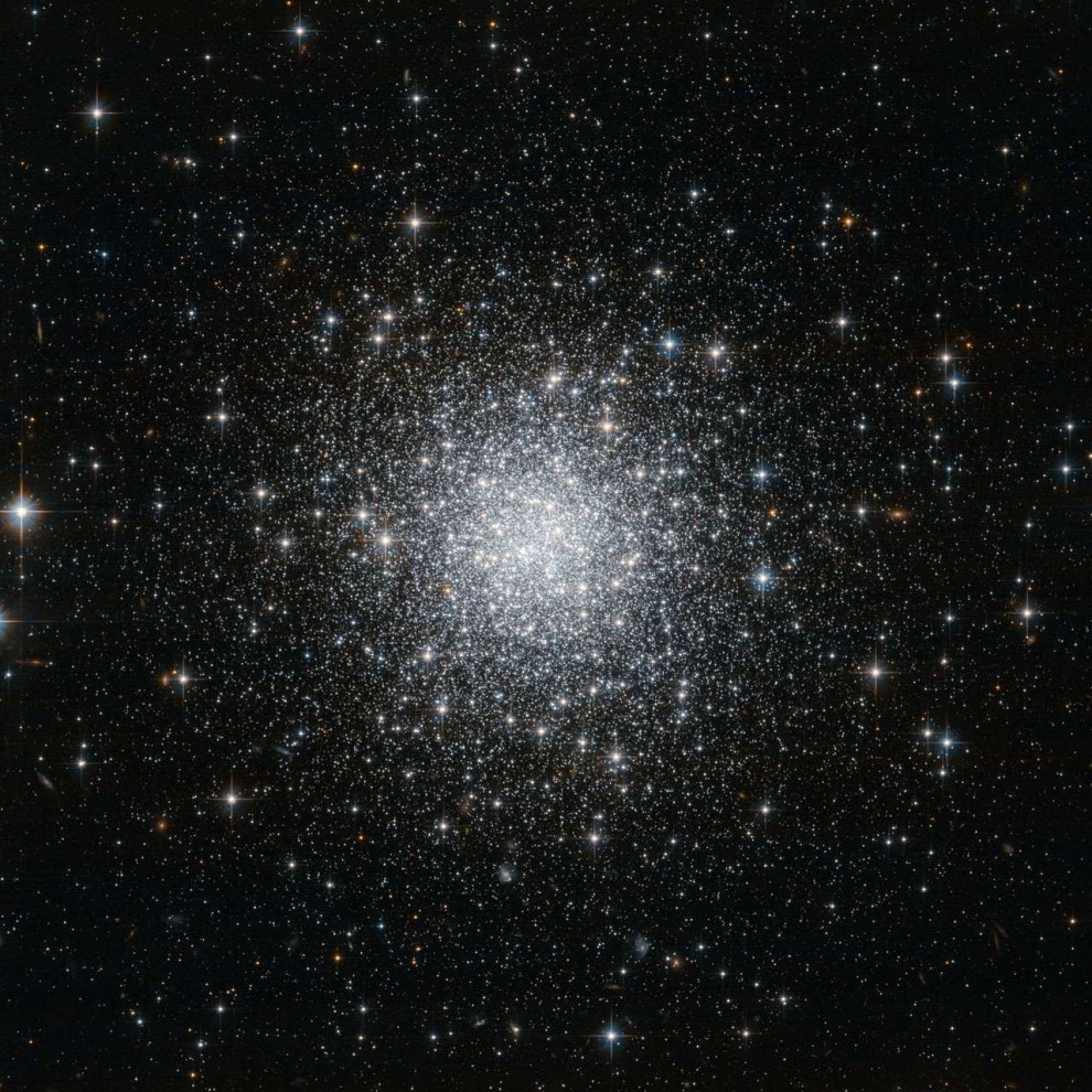 NGC7006_Globular-Cluster_HST_12September2011_NASA_990w
