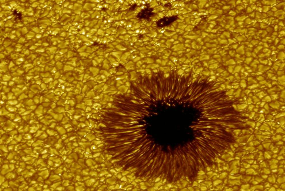 Sun_34_Sunspot-and-Granules_(unknown)_sunspots[name-org-file]_990w