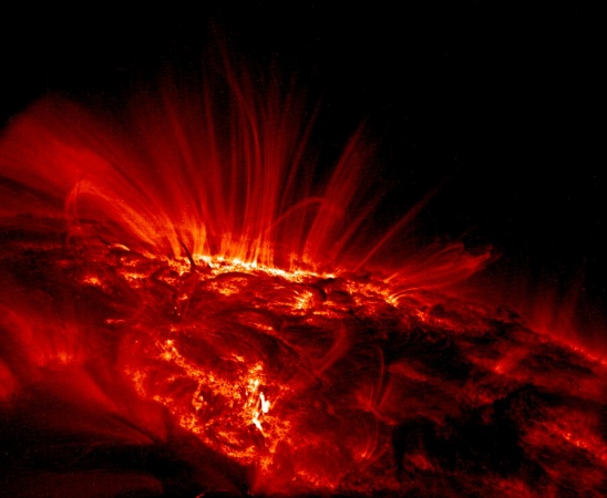 Sun_38_2xSun-Spots_AR9169-Lg_AR9167-Sm_TRACE_Sep2000_ultraviolet-171Å-passband_bright-gas-emission-1MK_cooler-materials-dark-absorbing-structures-10kK_NASA_450h