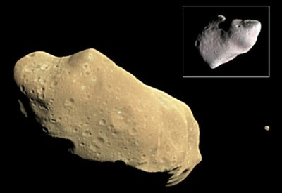 asteroids_50_243Ida&Dactyl(first-binary-asteroid-found)_Galileo28Aug1993@range-of-about-10,500km(6,500mi)_NASA,JPL_PIA00333_400w_275h