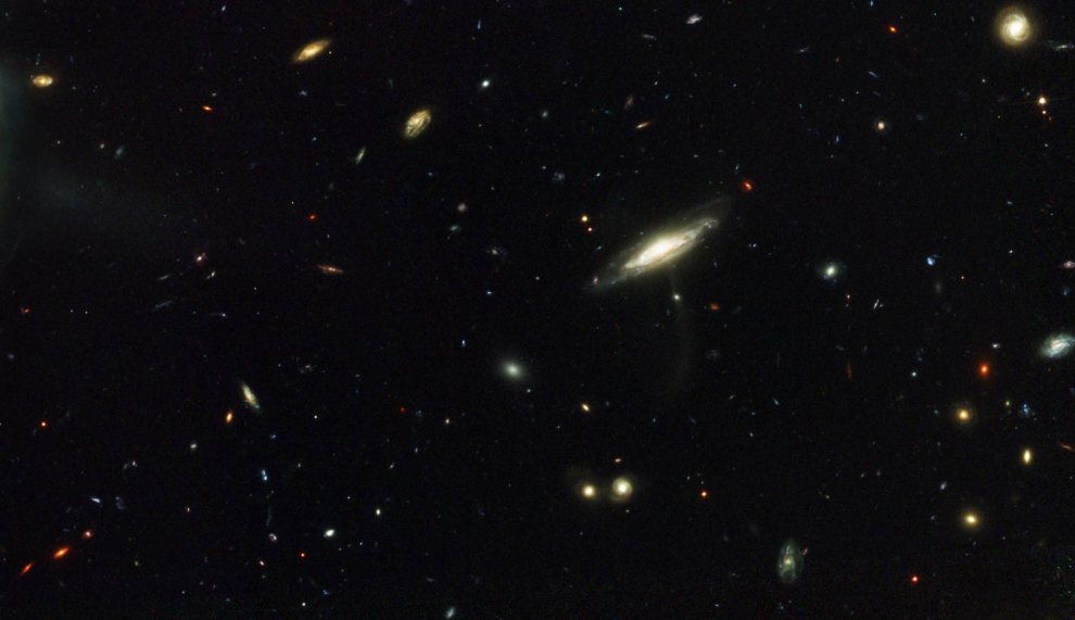 galaxies_UGC10214-The Tadpole Galaxy_HST-ACS-2002_hs-2002-11a_02_r90_section-B_990w