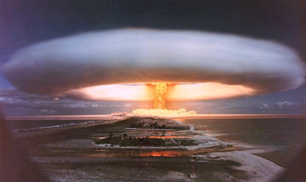 nuclear-bomb_20_French nuclear test 1971 at the Mururoa atoll, French Polynesia. (AP Photo)_essai_nuclc3a9aire_franc3a7ais_990w