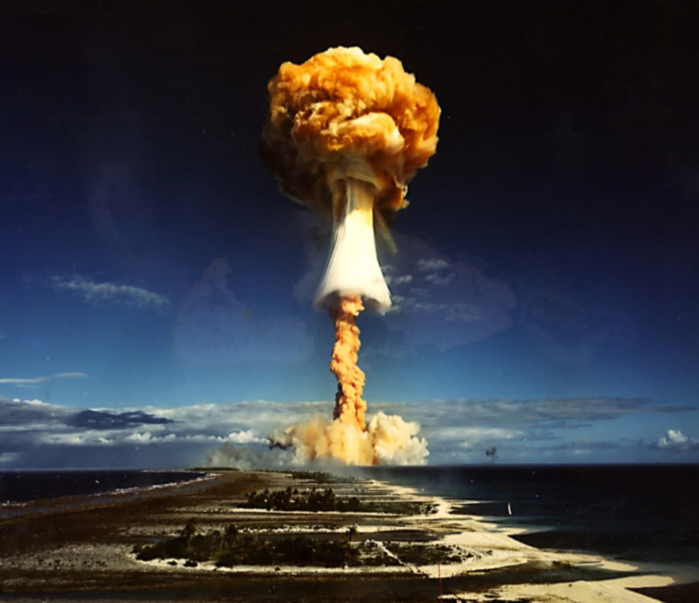 nuclear-bomb_22_French nuclear test at the Mururoa atoll, French Polynesia. (Pierre J. - CC BY NC SA)_X990w