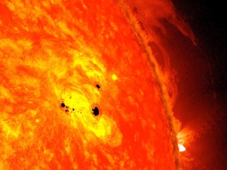 sun_30_Sunspots-and-Prominences_SDO_02Feb2013_Extreme-ultra-violet_NASA-AIA-HMI_Goddard-Space-Flight-Centre_450x338