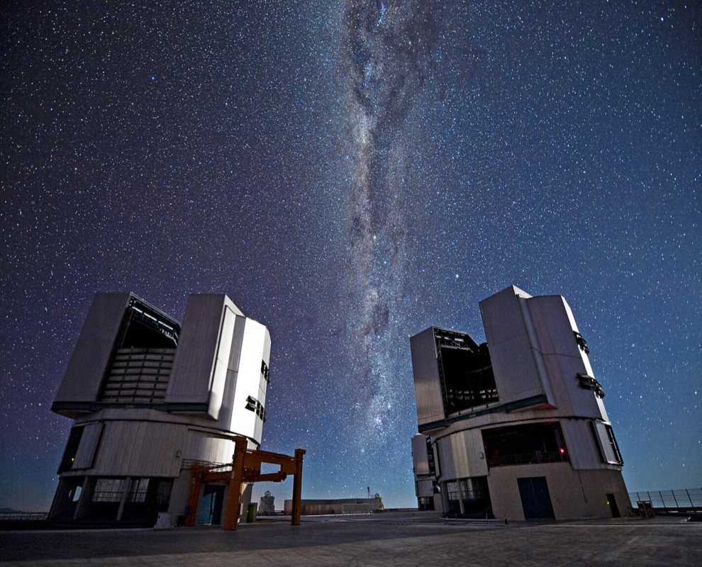 telop_Very-Large-Telescope-(VLT)-optical-array_4x8.2m_Paranal-Observatory,Atacama-Desert,Chile_20Dec2010_ESO,Jose-Francisco-Salgado_990w