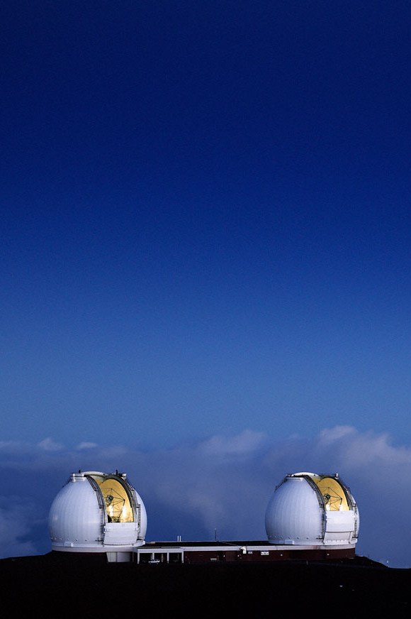 telop_WM-Keck-Observatory_Mauna-Kea_Hawaii_pre-dawn-moments-before-shutters-close_Rick-Peterson_CF015300_580w_872h