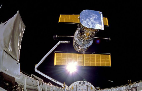 telstop_HST_release_STS-31-Discovery_24Apr1990_NASA,ESA_IMAX_572w