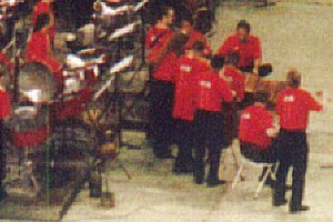 The amadinda wailed in a melodinda of three voices